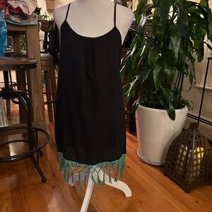 Raisins Black Top with Yellow Tag